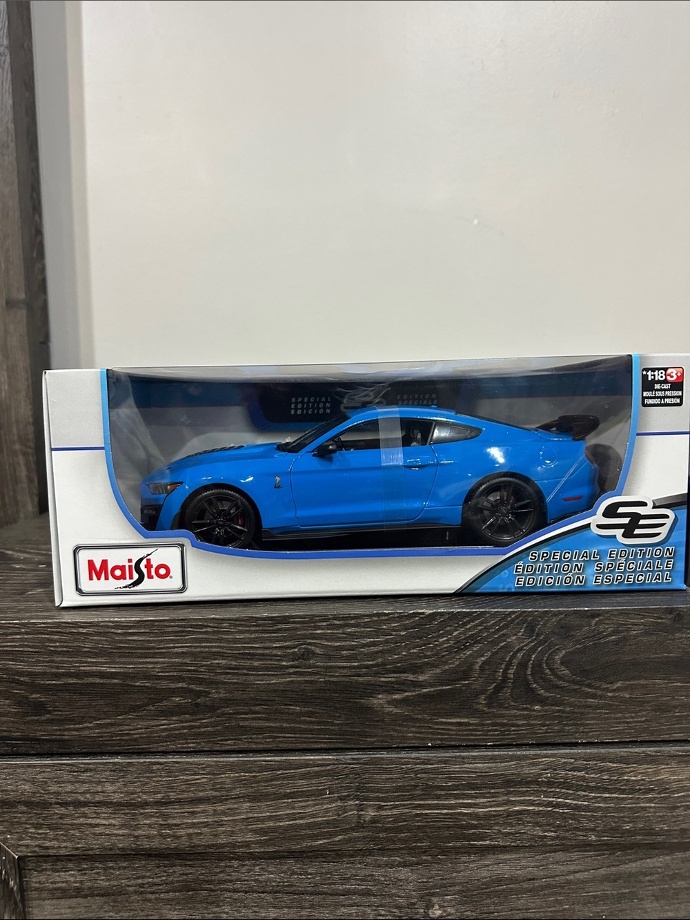 Maisto Special Edition Blue Sports Coupe Die-Cast Toy